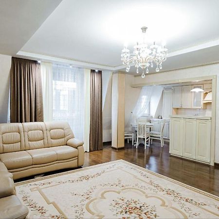 Cathedral Park And Pedestrian Zone Ultracentral Cozy Apartment In Chisinau Exterior foto
