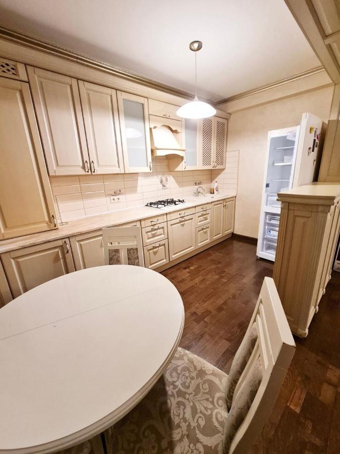 Cathedral Park And Pedestrian Zone Ultracentral Cozy Apartment In Chisinau Exterior foto
