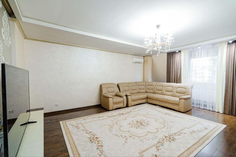 Cathedral Park And Pedestrian Zone Ultracentral Cozy Apartment In Chisinau Exterior foto