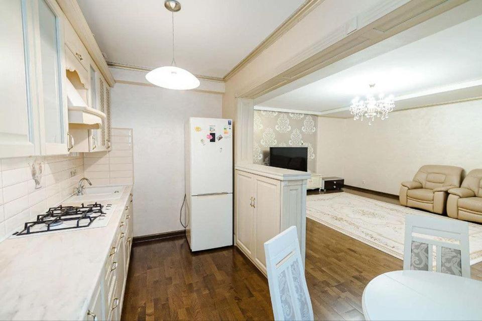 Cathedral Park And Pedestrian Zone Ultracentral Cozy Apartment In Chisinau Exterior foto