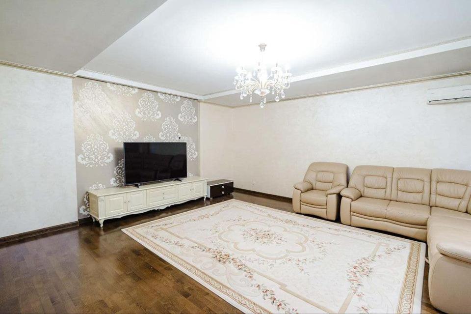 Cathedral Park And Pedestrian Zone Ultracentral Cozy Apartment In Chisinau Exterior foto