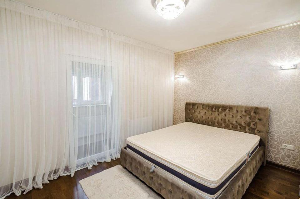 Cathedral Park And Pedestrian Zone Ultracentral Cozy Apartment In Chisinau Exterior foto