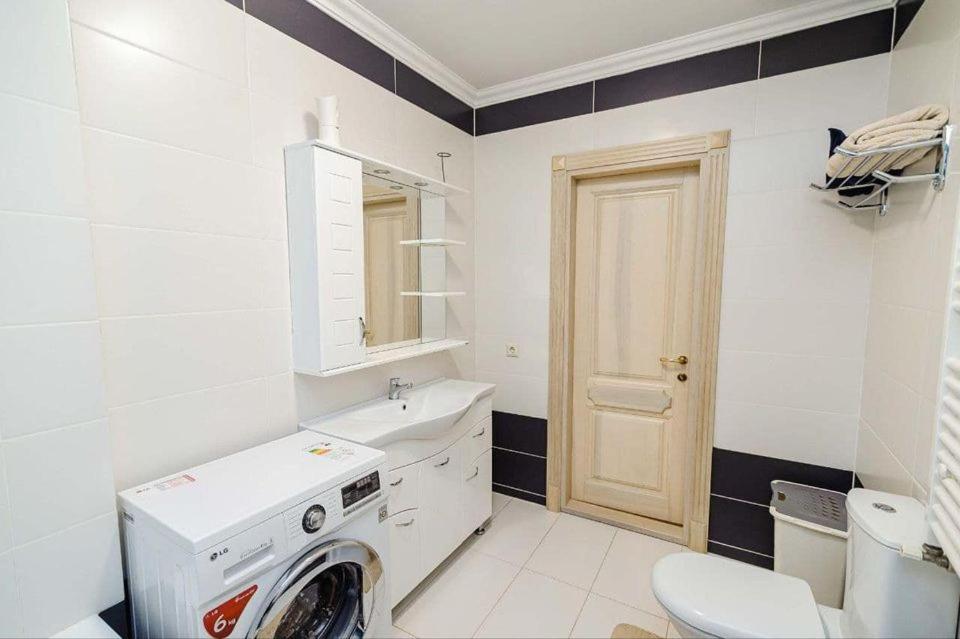 Cathedral Park And Pedestrian Zone Ultracentral Cozy Apartment In Chisinau Exterior foto